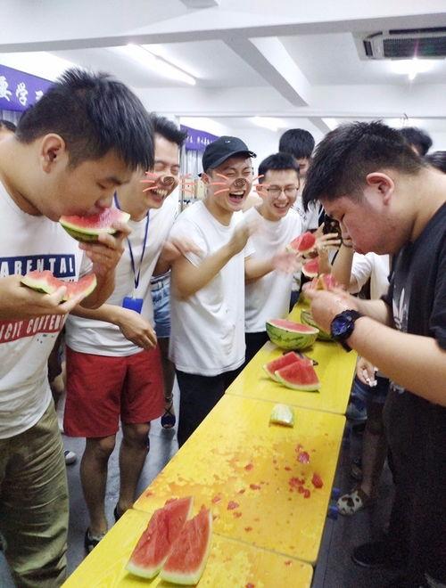 一个安静吃瓜的群众,一位安静吃瓜群众的内心独白