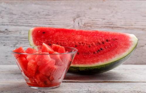 玫瑰吃瓜群众吐彩虹,吃瓜群众眼中的奇幻瓜界