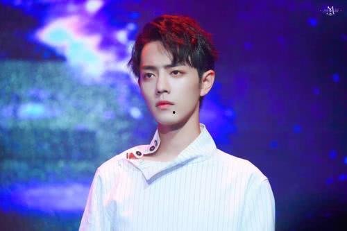 肖战吃瓜群众评论,网友热议，揭秘明星背后的真实评论